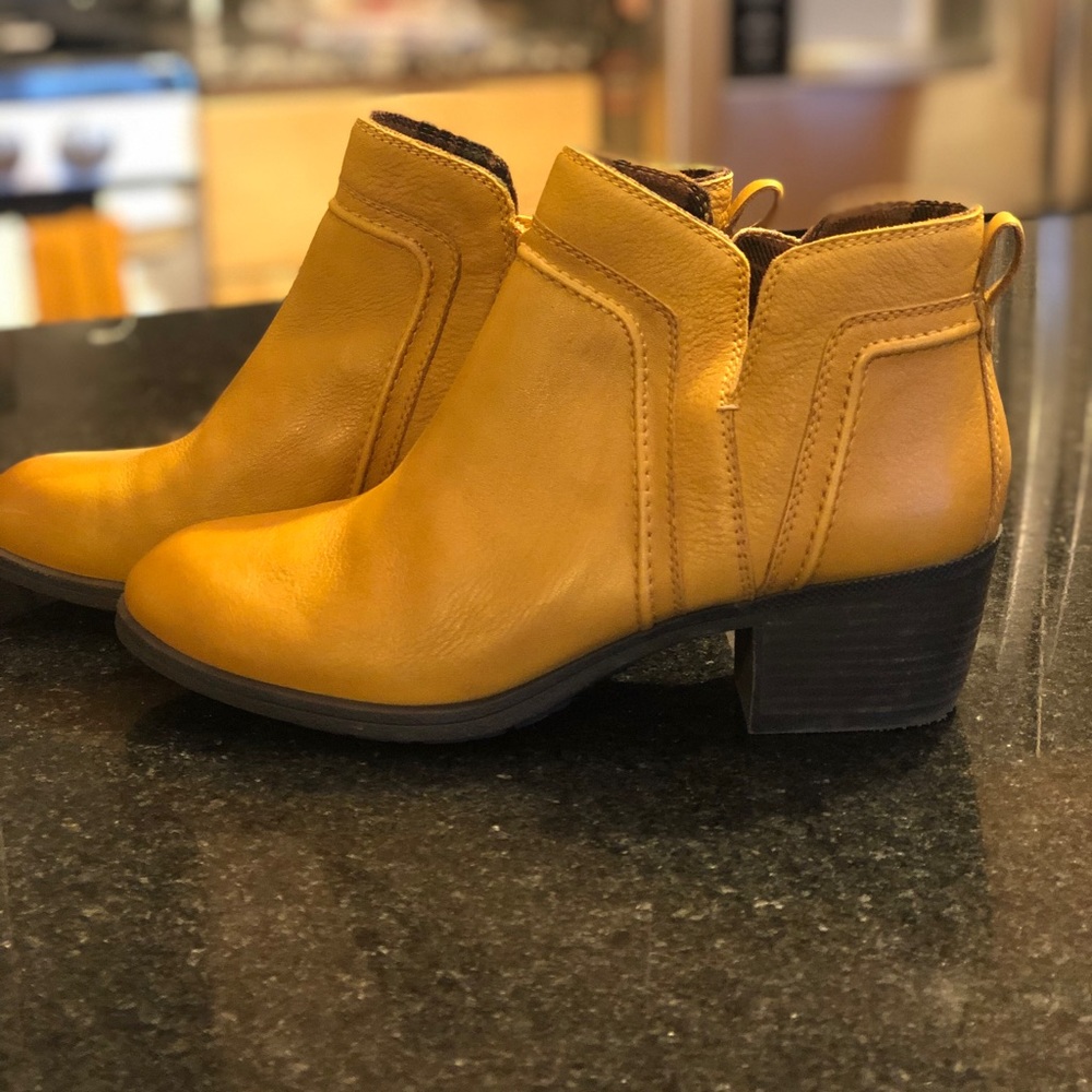 Leather Rockport Cobb Hill Anisa V-Cut Bootie - Women 9.5